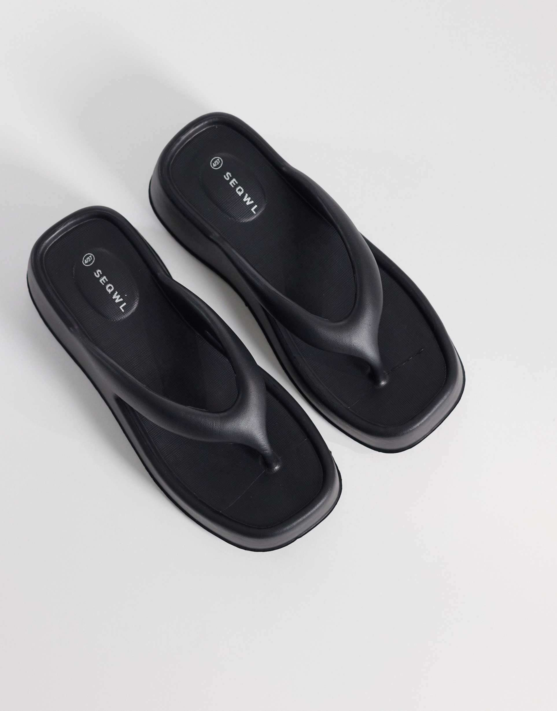 seqwl flatform wedge flip flops in black