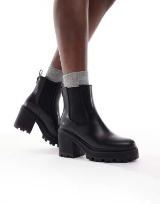 SEQWL - Flauschige Chelsea Boots in Schwarz mit dicker Sohle