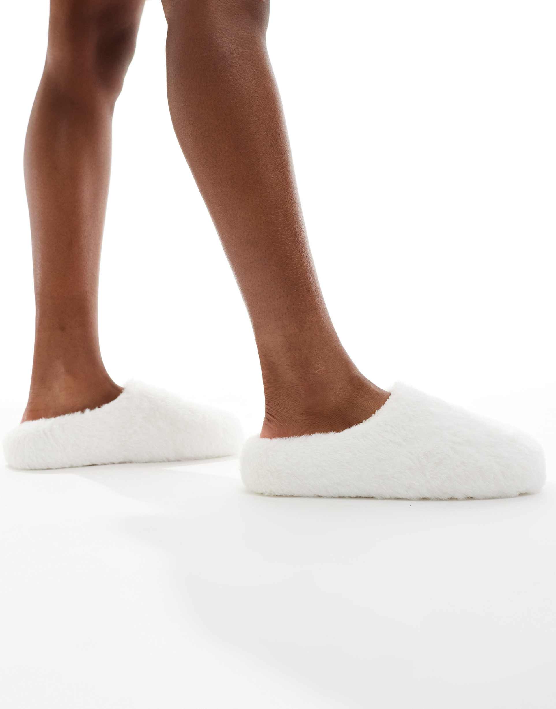 seqwl fluffy mule slippers in cream
