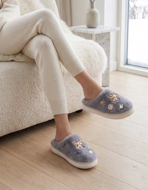 SEQWL Fluffy mule slippers warm slip ons with charm details in grey, 2 of 5