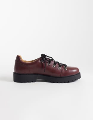 Seqwl Gaston Low Hiker Boots In Red