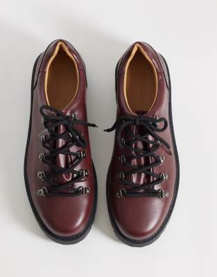Seqwl Gaston Low Hiker Boots In Red