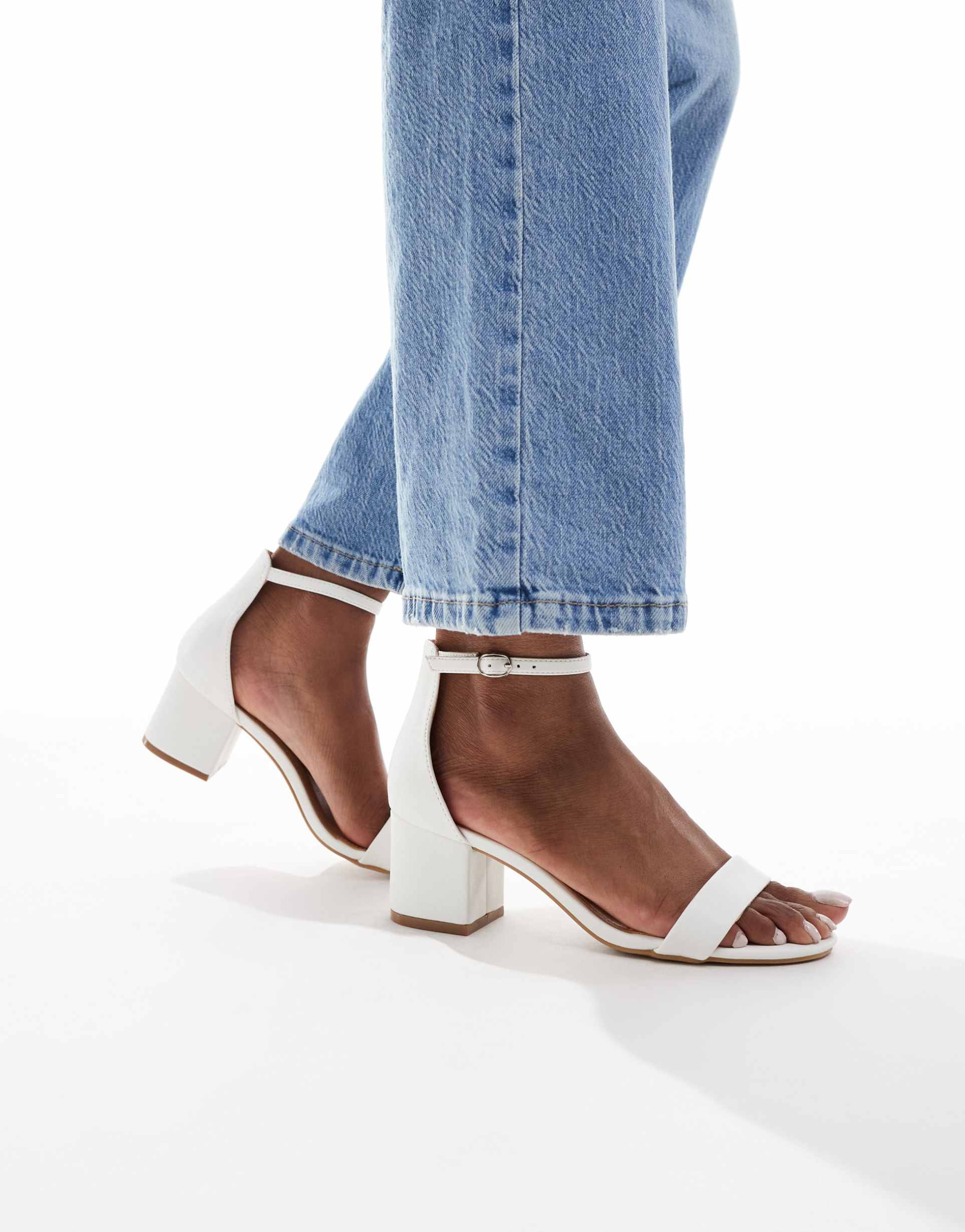 seqwl hallie mid block heel sandals in white