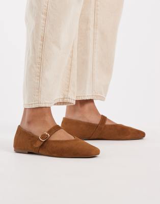 SEQWL - Iris - Ballerinas in Hellbraun mit hohem Schuhblatt und Schnallendetail-Brown