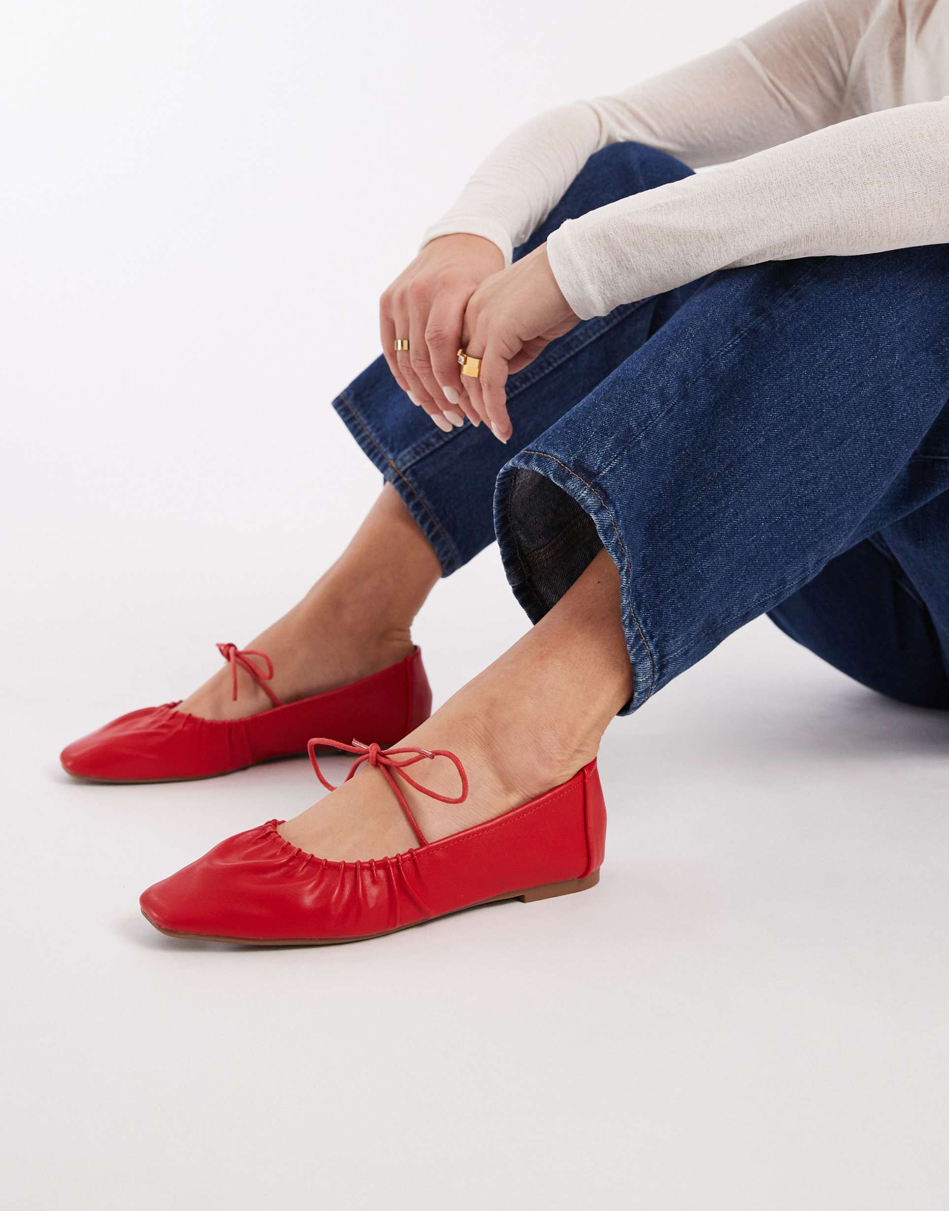 seqwl iris tie detail ruched ballet flats in soft red pu