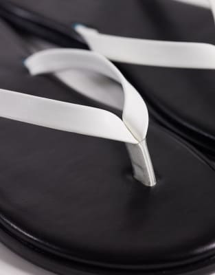 Seqwl Jelly Flip Flops In Multi