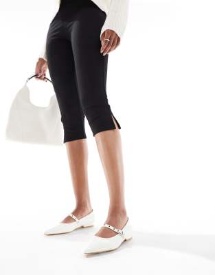Seqwl Jordan Pointed Toe Balelt Flats In White