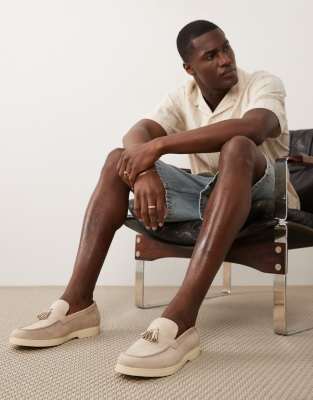  Kayak tassel loafer in stone micro