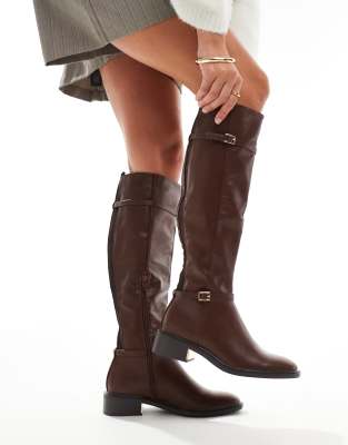 knee high flat riding boot in chocolate-Brown