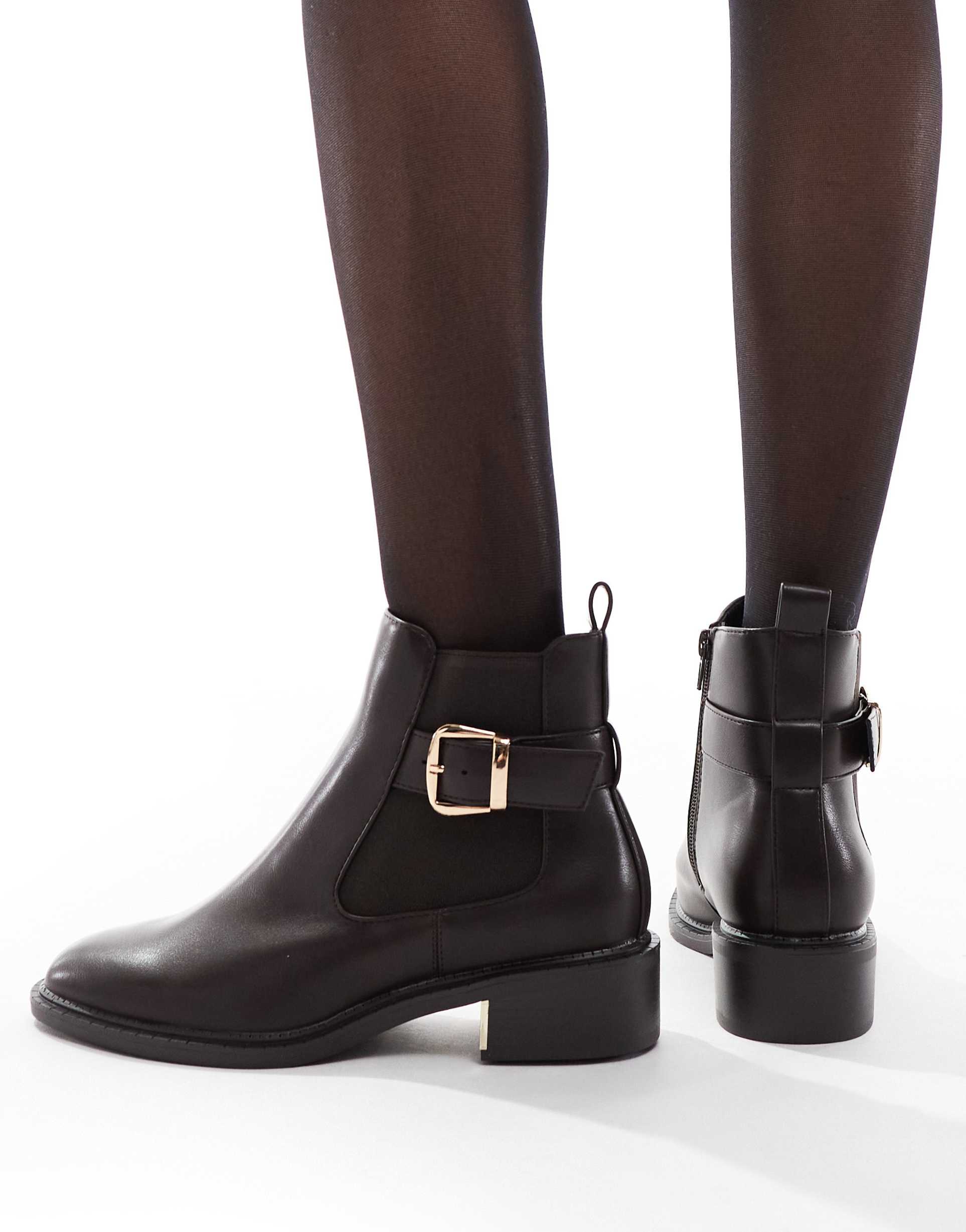 seqwl latte buckle detail refined chelsea boots in chocolate
