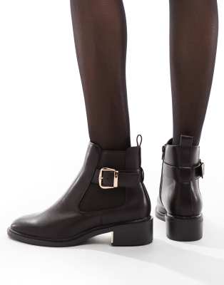 SEQWL - Latte - Elegante Chelsea-Stiefel in Schokobraun mit Schnalle-Brown