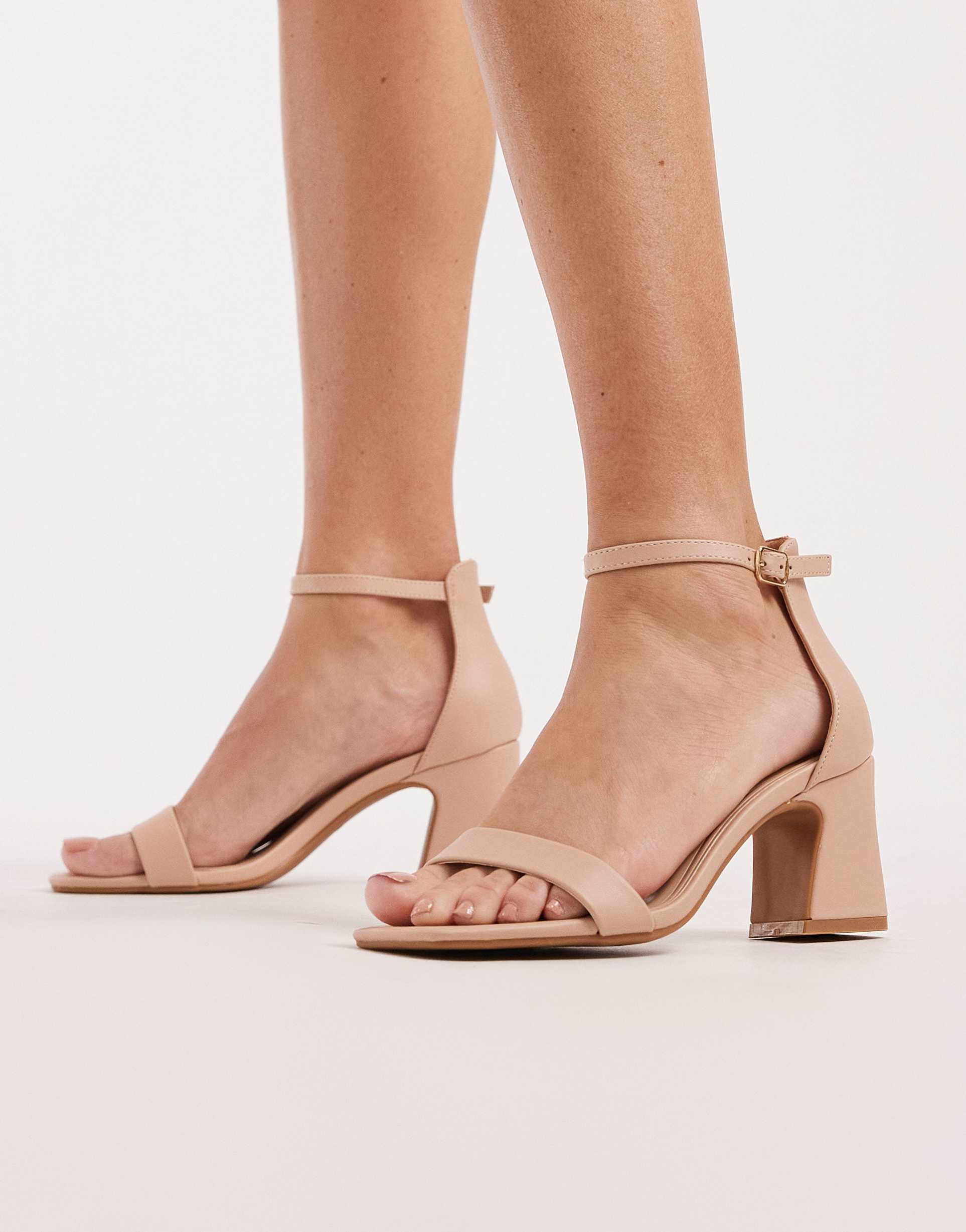 seqwl leal block heel sandals in beige