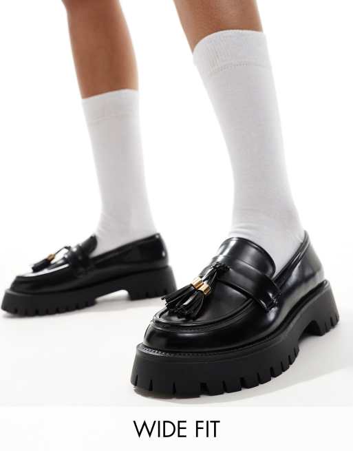SEQWL - Loafers met dikke zool, brede pasvorm en kwastjes in zwart