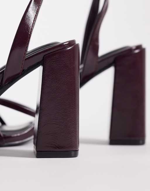 SEQWL - Minimalistische sandalen met bandjes en blokhak in bordeauxrood, 3 van 4