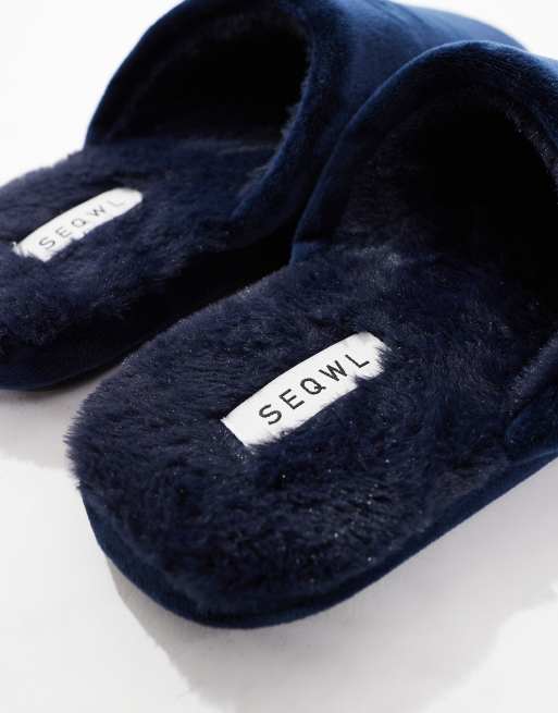 SEQWL Mslip fur lined slippers in navy, 4 of 4
