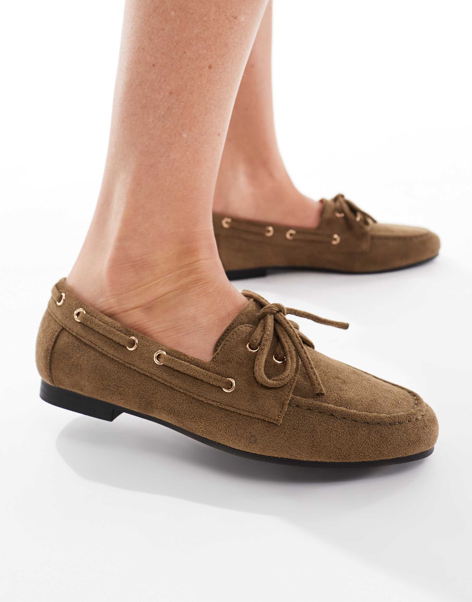 seqwl picnic boat shoes in chestnut