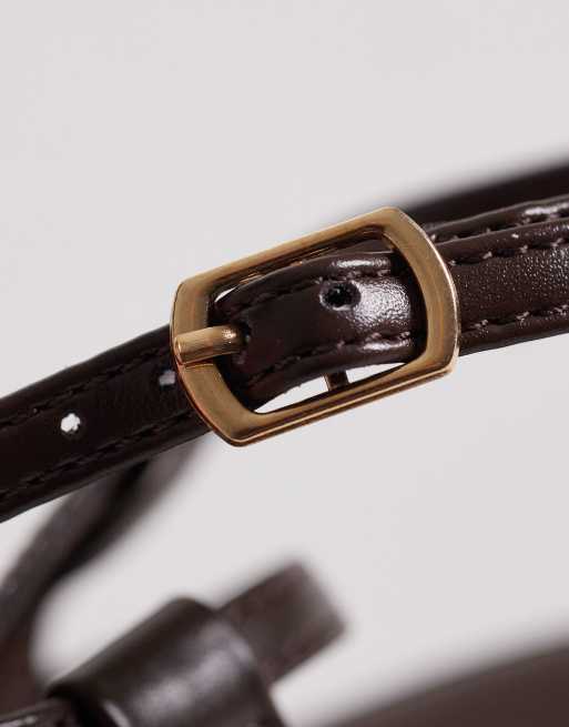 SEQWL - Platte sandalen met brede pasvorm, bandjes en gouden versiering in bruin, 4 van 4