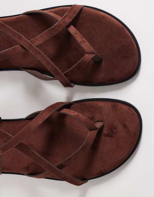 SEQWL - Platte sandalen van imitatiesuède met bandjes en gespdetail in bruin, 2 van 4