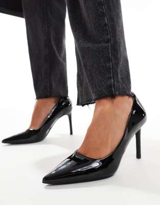 pointed pumps with stiletto heel in black patent