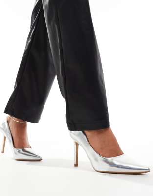 pointed pumps with stiletto heel in silver