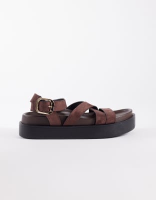 SEQWL - Riemchensandalen aus Wildlederimitat in Taupe mit flacher Plateausohle-Brown