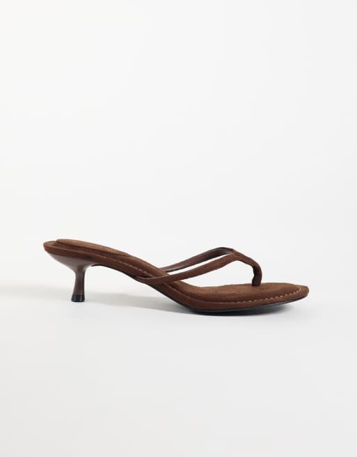 SEQWL sandales à talon type tongs en suédine taupe