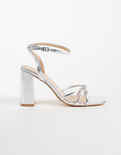 SEQWL - Sandalias de tacón ancho minimalistas con tiras en plateado, 1 de 4