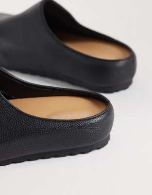 Seqwl Simba Clogs In Black