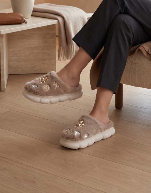 SEQWL Slip-on slipper with cushioned footbed in mocha, 2 of 5
