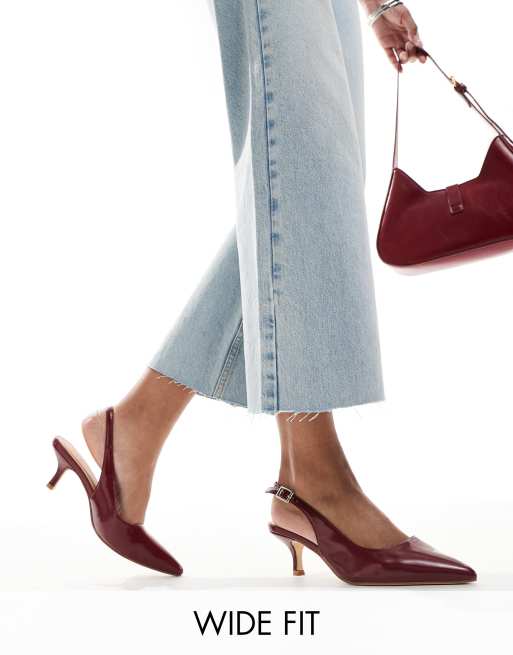 SEQWL – Spitze Schuhe in Burgunderrot mit Fersenriemchen, Pfennigabsatz und weiter Passform 