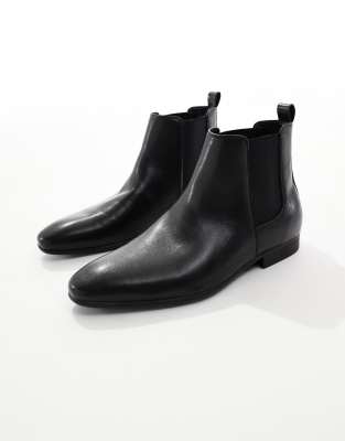 Seqwl Spurs Formal Chelsea Boots In Black