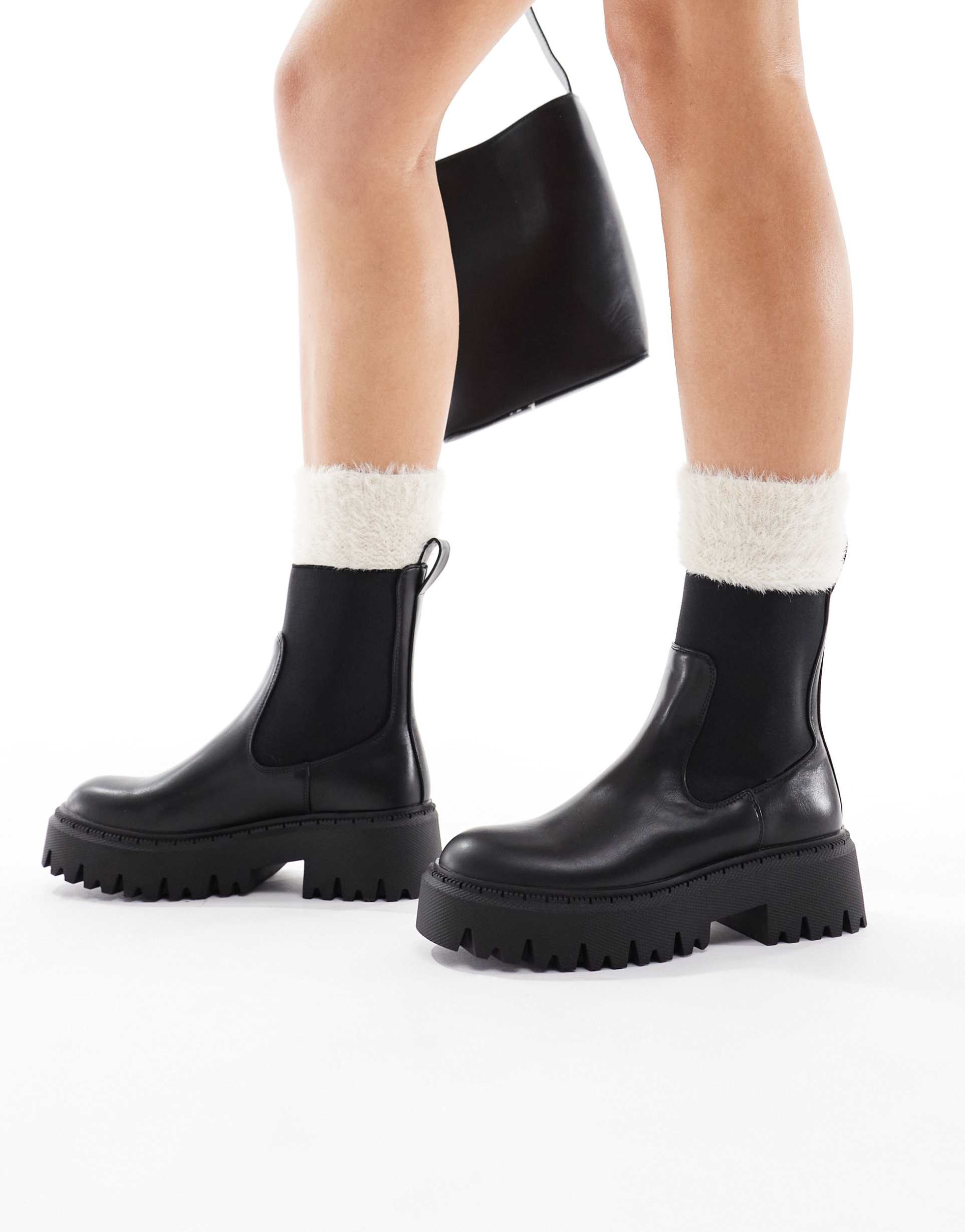 seqwl stella chunky chelsea boots in black