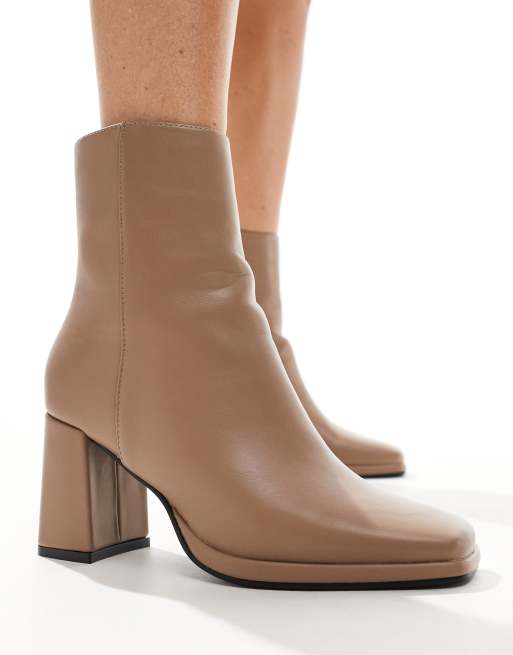 SEQWL Stivaletti con punta squadrata e tacco largo color tortora ASOS