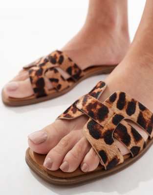 Seqwl Stork Flat Sandals