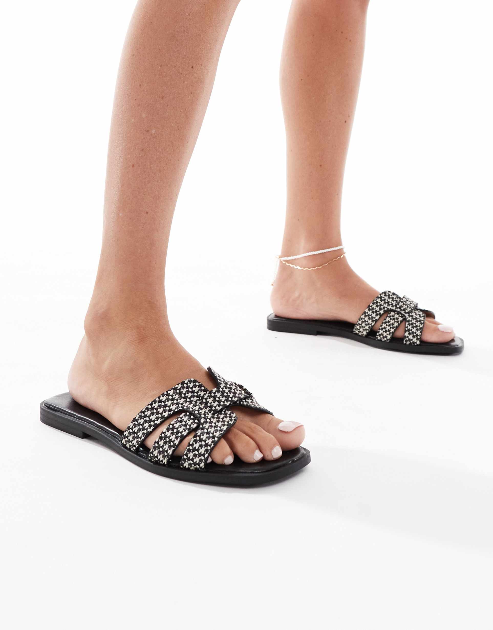 seqwl stork wide fit flat sandals in raffia black