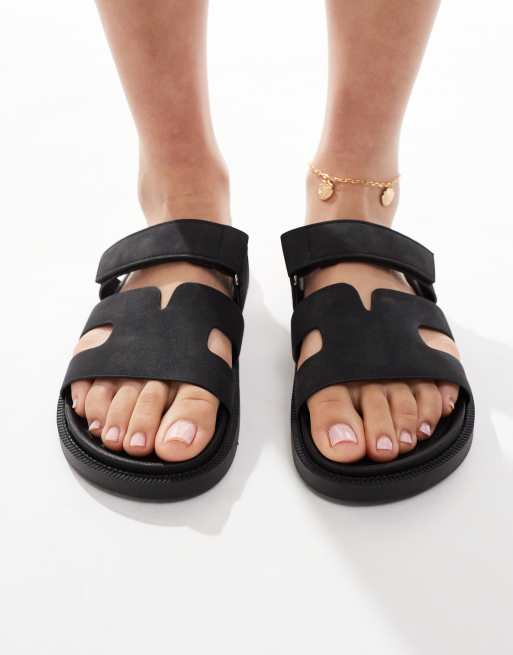 SEQWL – Svarta sandaler i nubuck med remmar