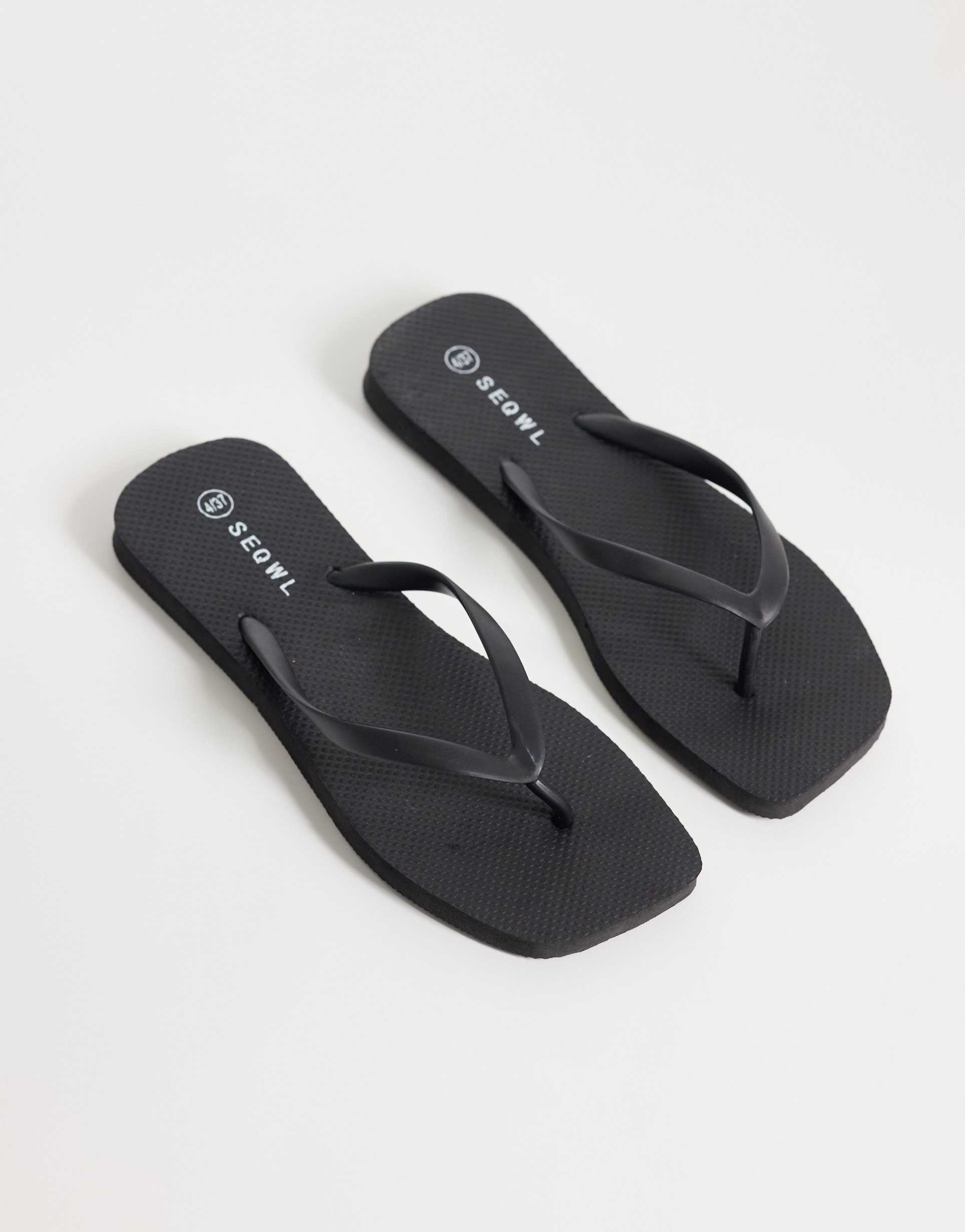 seqwl thong sandals with square toe in black