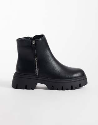 Seqwl Twirl Chunky Zip Detail Boots In Black