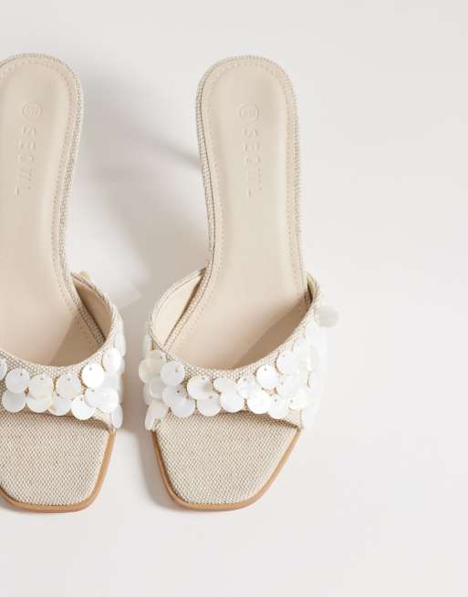 SEQWL – Verzierte Mules aus Bast in Koralle mit Kitten Heel, 2 von 4