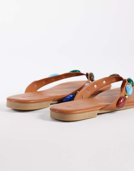 SEQWL – Verzierte Zehenstegsandalen in Braun, 4 von 4