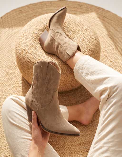 SEQWL Western embroidered calf boots with curved block heel in taupe, 2 of 5