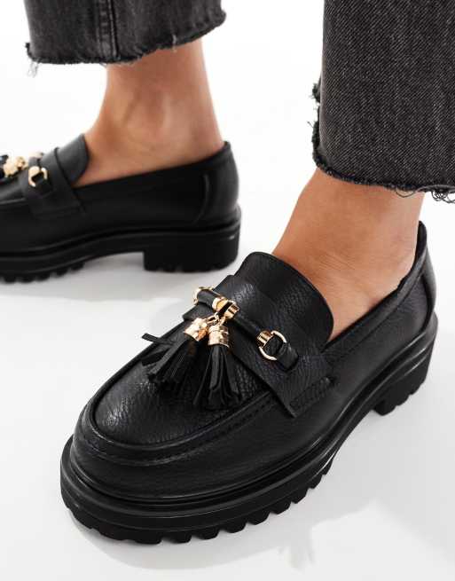 SEQWL Wide Fir – Jeep – Loafer in Schwarz mit Bommel und dicker Sohle, weite Passform, 3 von 4