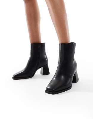SEQWL Wide Fit - Ankle-Boots in Schwarz mit mittelhohem Blockabsatz, weite Passform