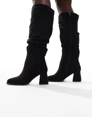 SEQWL Wide Fit - Fished - Kniehohe Stiefel in Schwarz mit lockerem Schaft und Blockabsatz, weite Passform