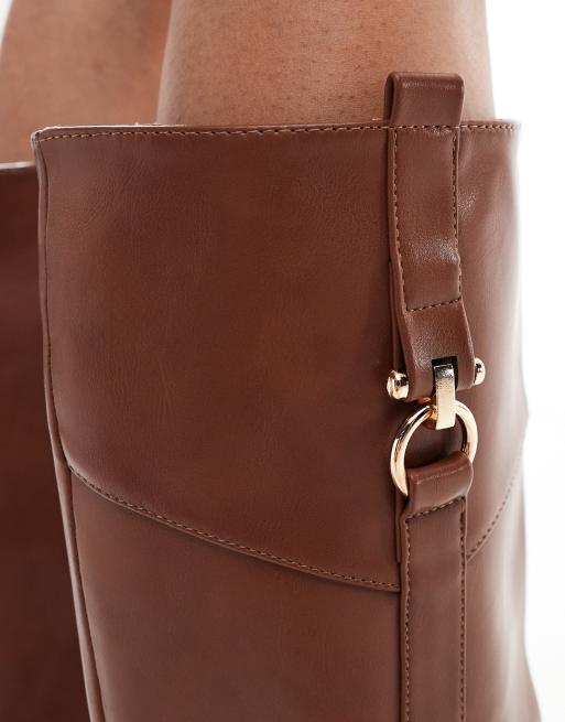 SEQWL Wide Fit – Flache, kniehohe Reiterstiefel in Hellbraun mit Schnalle, weite Passform, 4 von 4