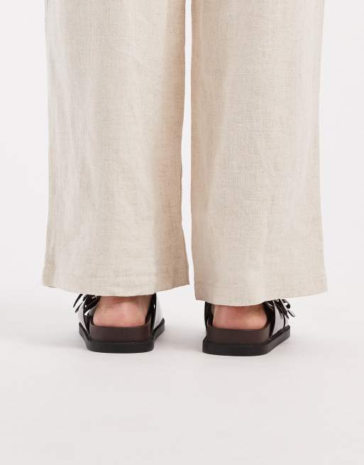SEQWL Wide Fit – Flache Sandalen in Braun mit zwei Schnallen, weite Passform, 2 von 4