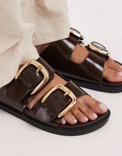 SEQWL Wide Fit – Flache Sandalen in Braun mit zwei Schnallen, weite Passform, 3 von 4