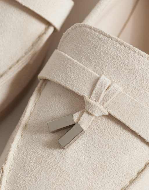 SEQWL Wide Fit – Gräddvita loafers i mockaimitation med tofsar, 4 av 4