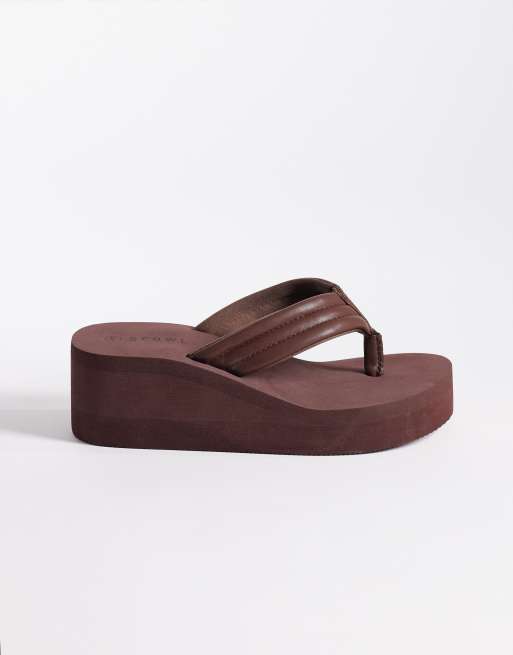 SEQWL Wide Fit - Infradito a pianta larga con zeppa flatform color cioccolato