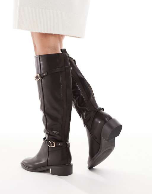 SEQWL Wide Fit – Latte – Elegante Reitstiefel in Schokobraun mit Schnallendetail, weite Passform, 3 von 4
